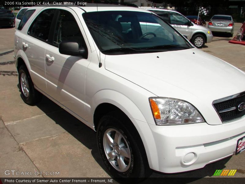 Clear White / Beige 2006 Kia Sorento LX 4x4