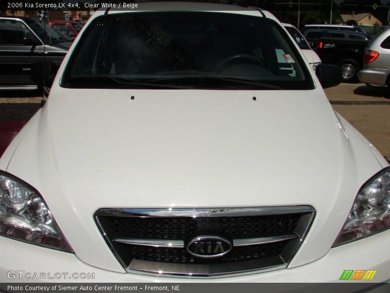 Clear White / Beige 2006 Kia Sorento LX 4x4