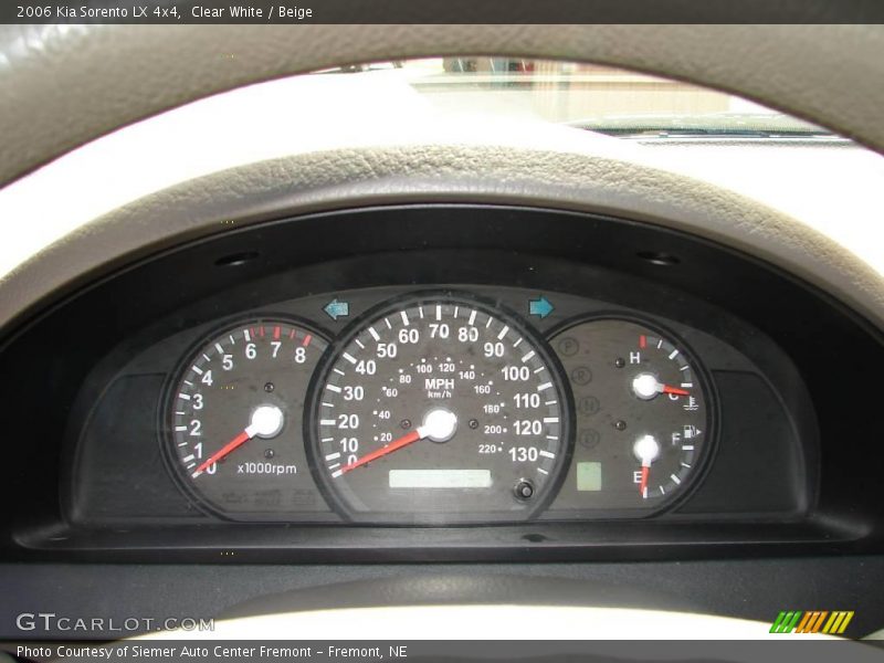 Clear White / Beige 2006 Kia Sorento LX 4x4
