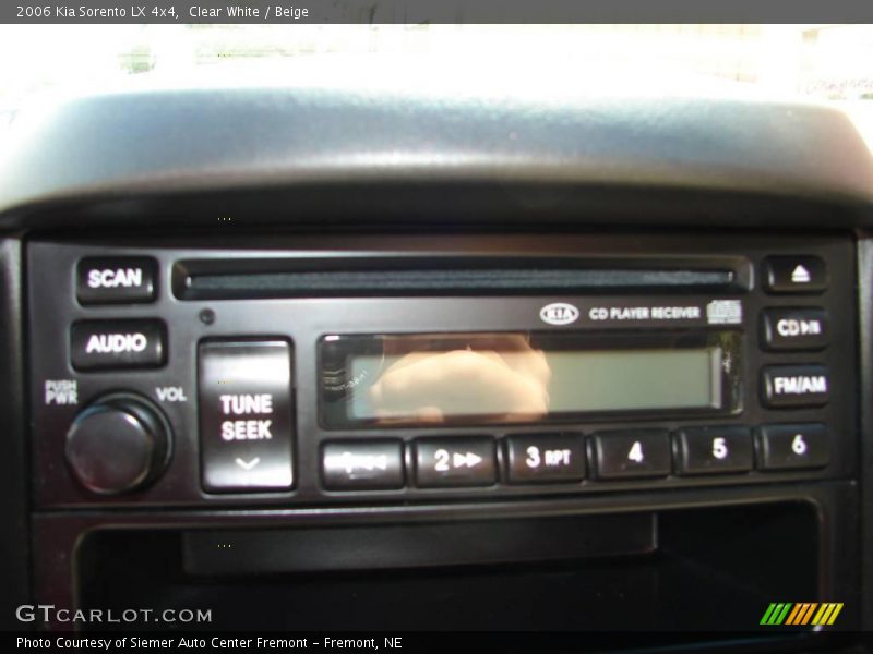 Clear White / Beige 2006 Kia Sorento LX 4x4