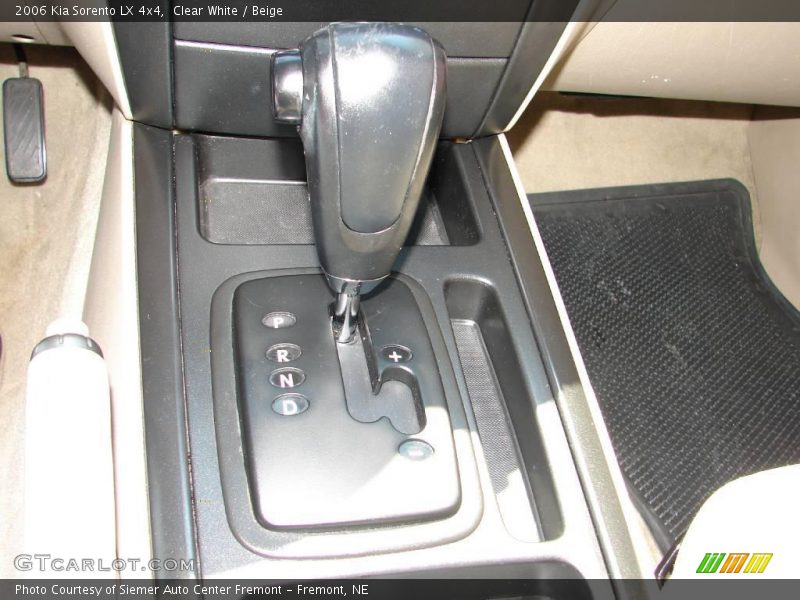 Clear White / Beige 2006 Kia Sorento LX 4x4