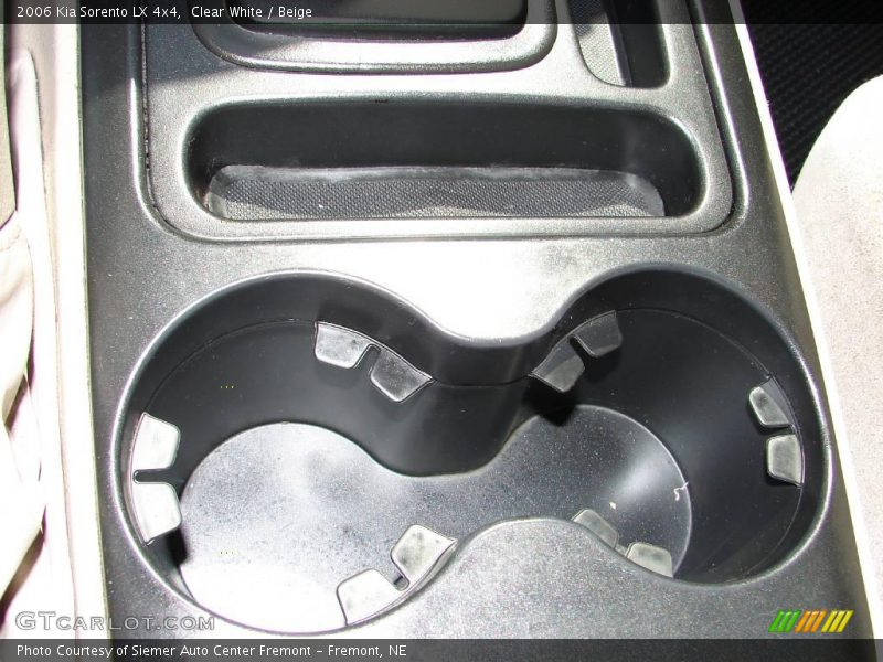Clear White / Beige 2006 Kia Sorento LX 4x4