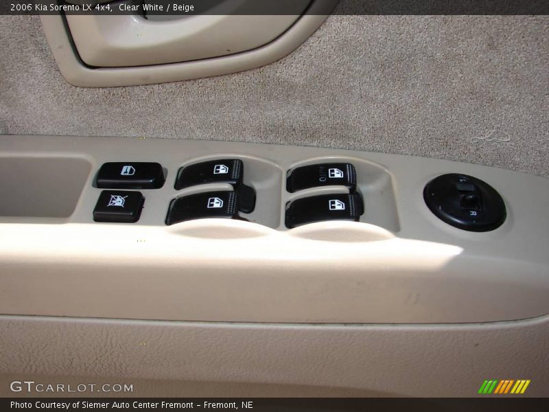 Clear White / Beige 2006 Kia Sorento LX 4x4