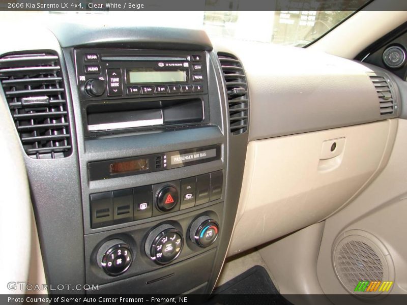 Clear White / Beige 2006 Kia Sorento LX 4x4