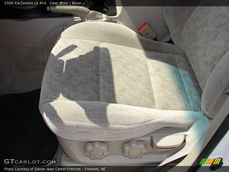 Clear White / Beige 2006 Kia Sorento LX 4x4
