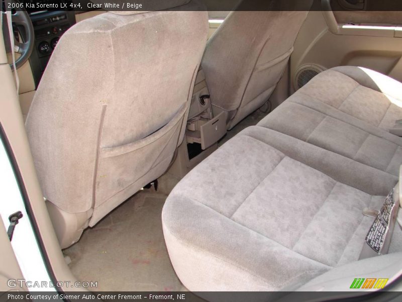 Clear White / Beige 2006 Kia Sorento LX 4x4
