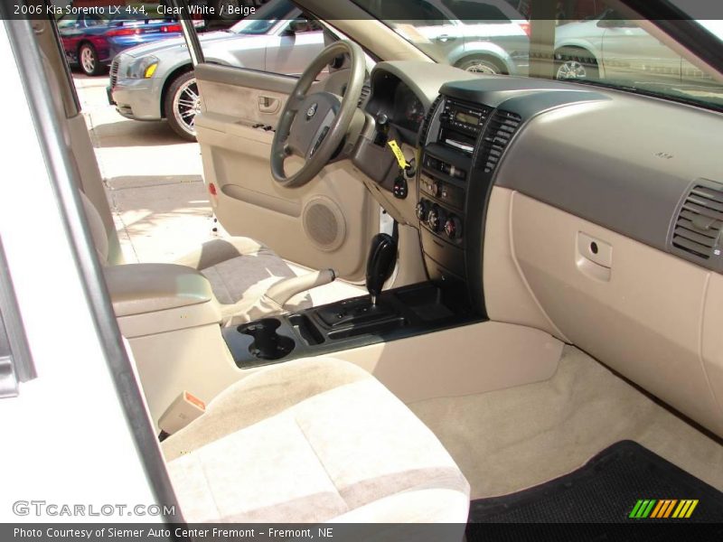 Clear White / Beige 2006 Kia Sorento LX 4x4