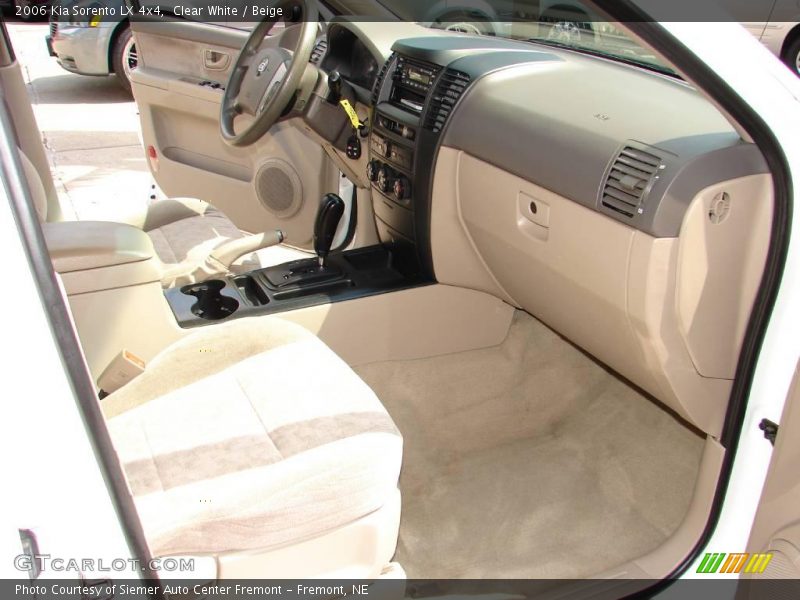 Clear White / Beige 2006 Kia Sorento LX 4x4