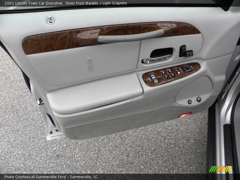 Silver Frost Metallic / Light Graphite 2001 Lincoln Town Car Executive