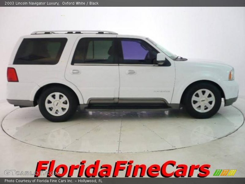 Oxford White / Black 2003 Lincoln Navigator Luxury