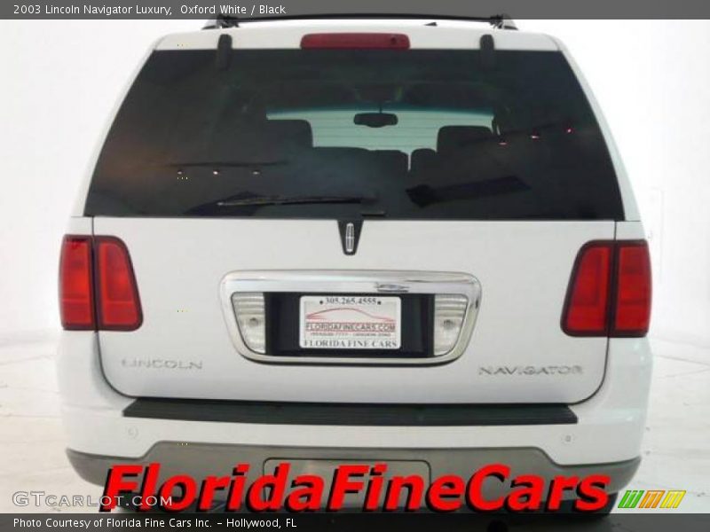 Oxford White / Black 2003 Lincoln Navigator Luxury