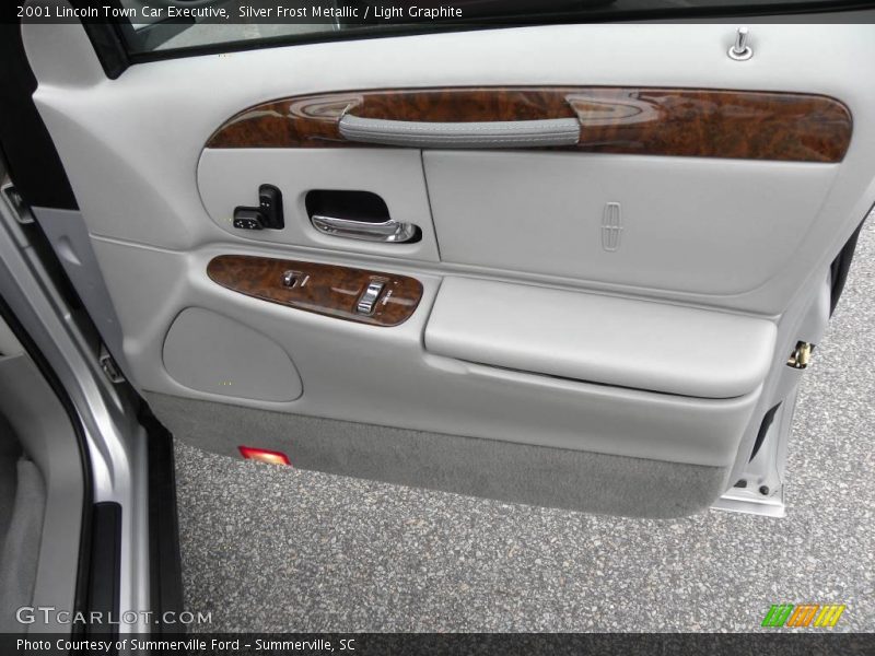 Silver Frost Metallic / Light Graphite 2001 Lincoln Town Car Executive