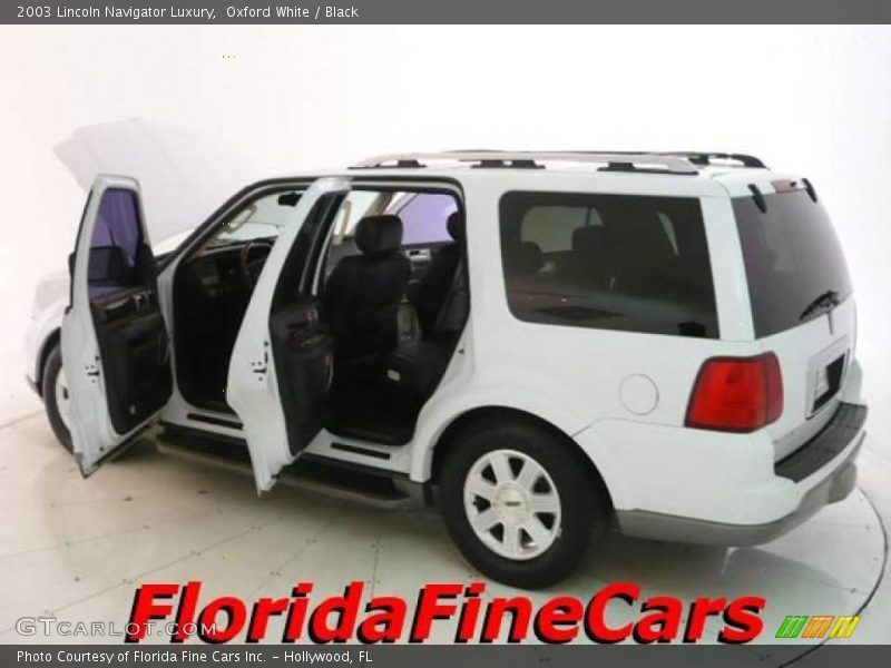 Oxford White / Black 2003 Lincoln Navigator Luxury