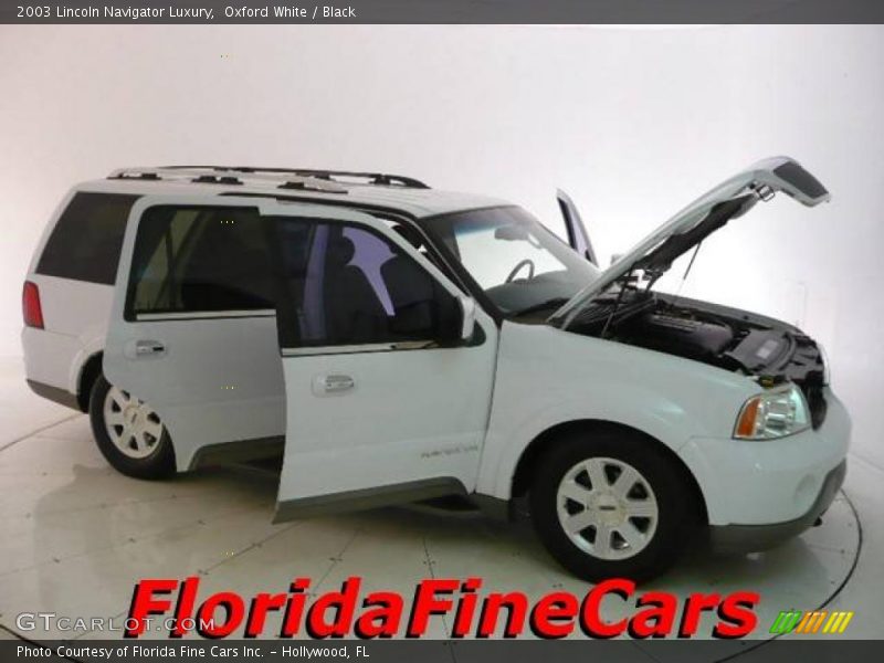 Oxford White / Black 2003 Lincoln Navigator Luxury
