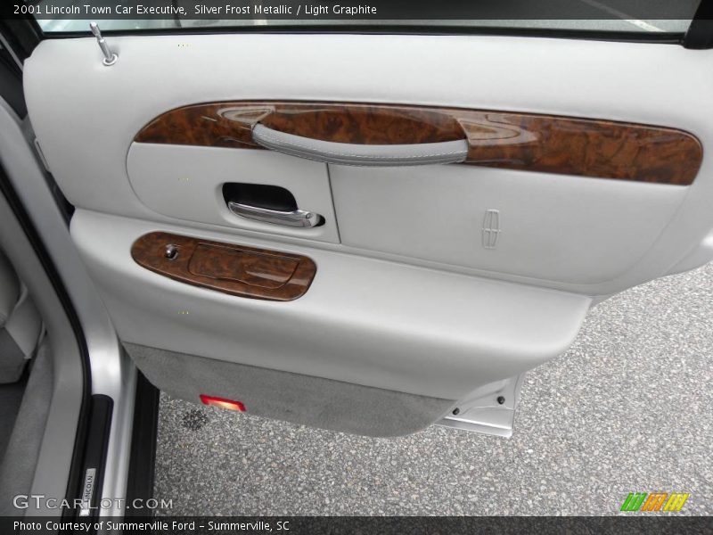 Silver Frost Metallic / Light Graphite 2001 Lincoln Town Car Executive