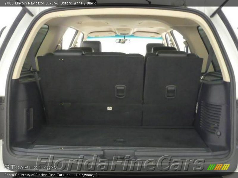 Oxford White / Black 2003 Lincoln Navigator Luxury
