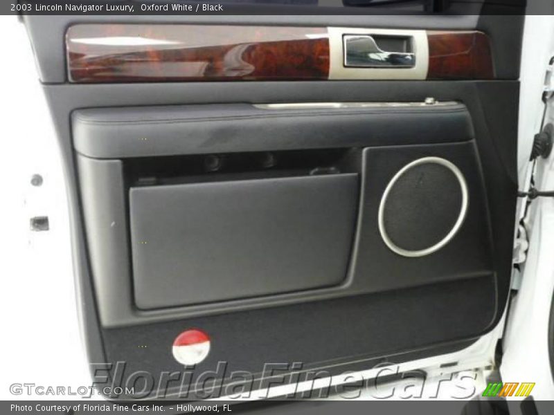Oxford White / Black 2003 Lincoln Navigator Luxury