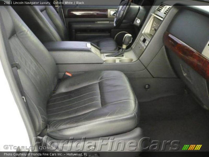 Oxford White / Black 2003 Lincoln Navigator Luxury
