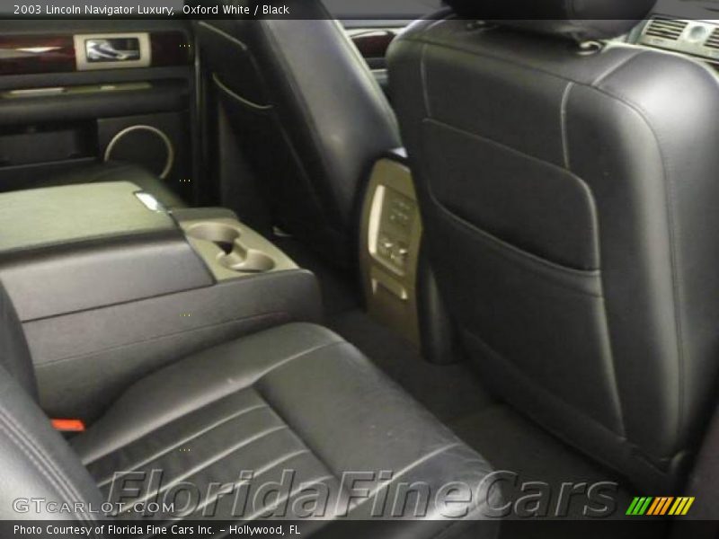 Oxford White / Black 2003 Lincoln Navigator Luxury