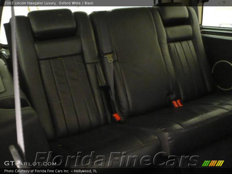 Oxford White / Black 2003 Lincoln Navigator Luxury