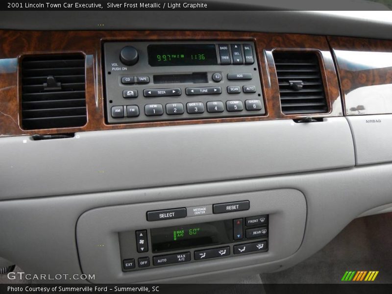 Silver Frost Metallic / Light Graphite 2001 Lincoln Town Car Executive