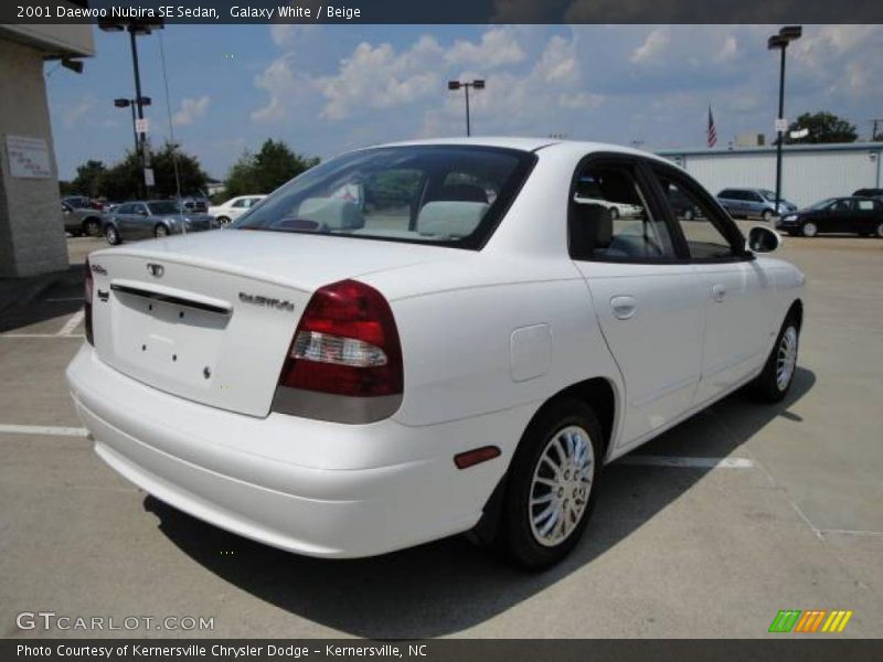 Galaxy White / Beige 2001 Daewoo Nubira SE Sedan