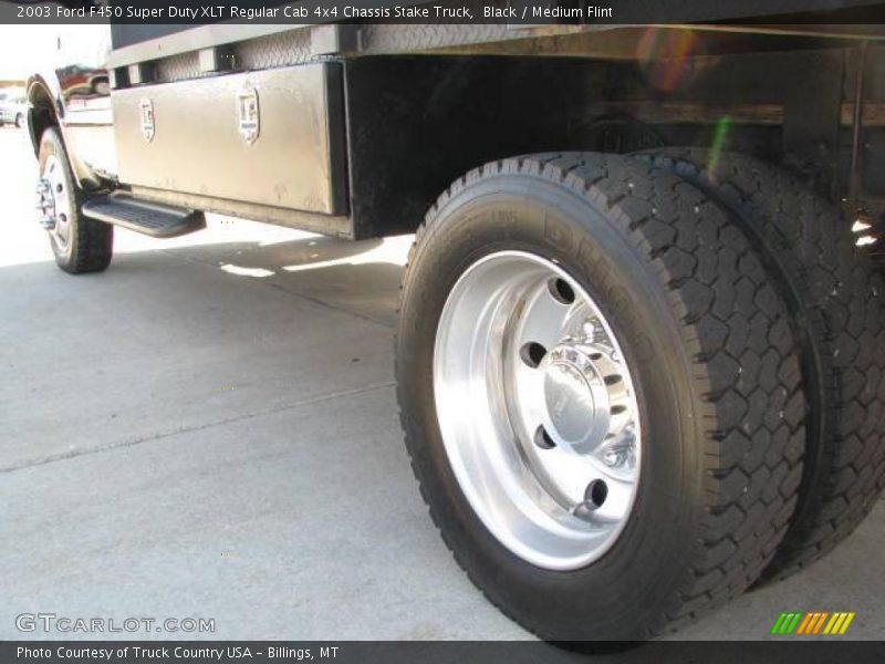 Black / Medium Flint 2003 Ford F450 Super Duty XLT Regular Cab 4x4 Chassis Stake Truck