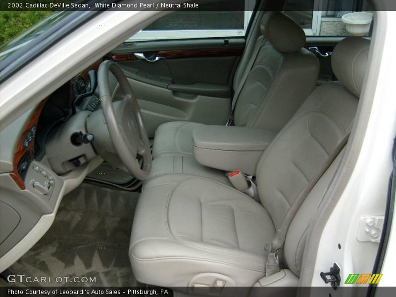 White Diamond Pearl / Neutral Shale 2002 Cadillac DeVille Sedan