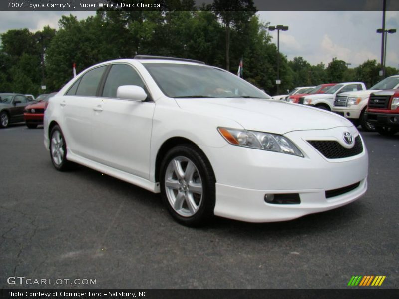 Super White / Dark Charcoal 2007 Toyota Camry SE