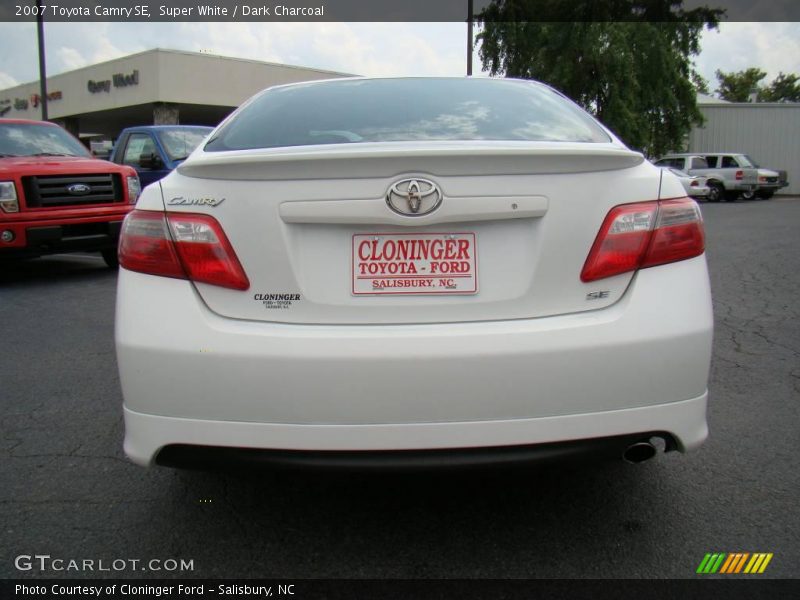 Super White / Dark Charcoal 2007 Toyota Camry SE
