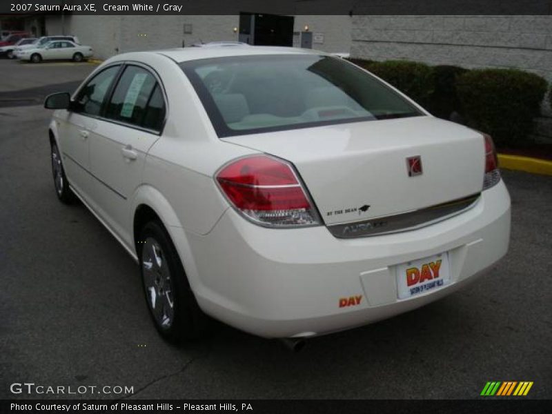 Cream White / Gray 2007 Saturn Aura XE