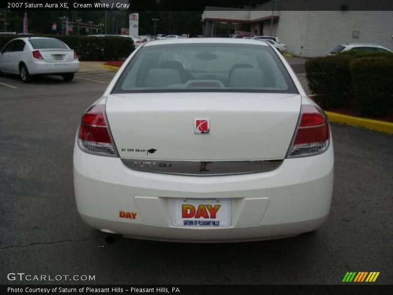 Cream White / Gray 2007 Saturn Aura XE