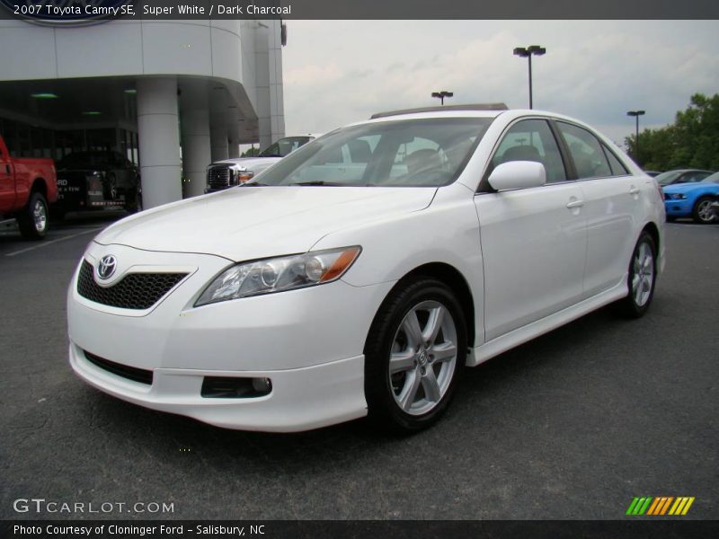 Super White / Dark Charcoal 2007 Toyota Camry SE