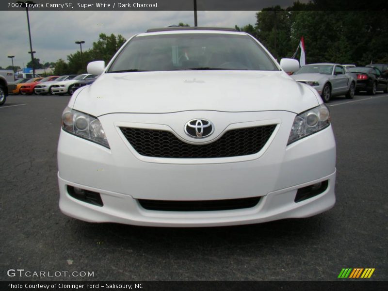 Super White / Dark Charcoal 2007 Toyota Camry SE