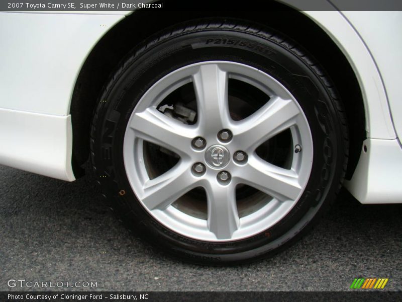 Super White / Dark Charcoal 2007 Toyota Camry SE