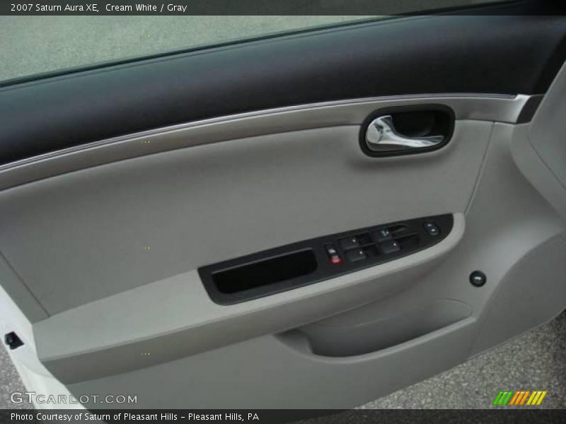 Cream White / Gray 2007 Saturn Aura XE