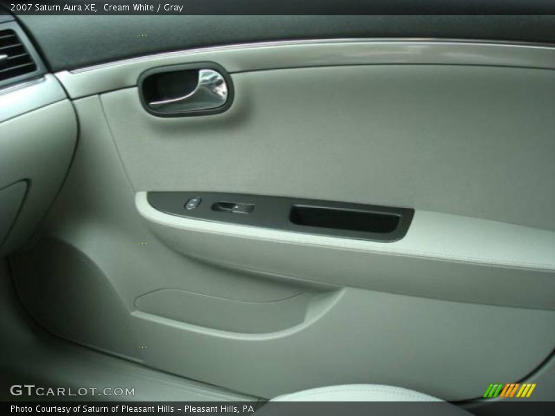 Cream White / Gray 2007 Saturn Aura XE