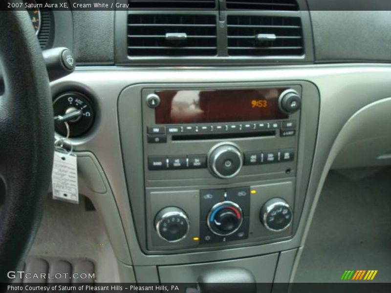 Cream White / Gray 2007 Saturn Aura XE
