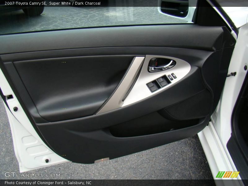 Super White / Dark Charcoal 2007 Toyota Camry SE