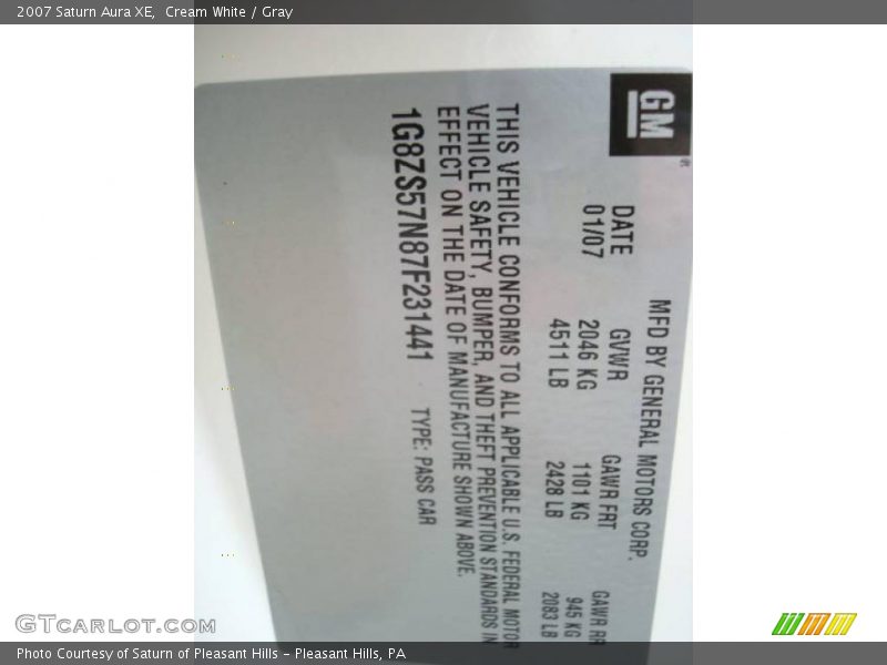 Cream White / Gray 2007 Saturn Aura XE