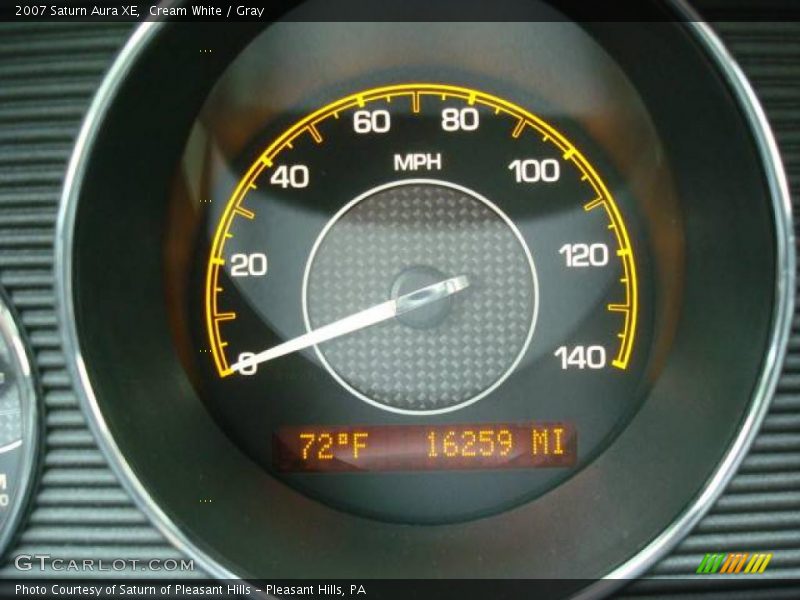 Cream White / Gray 2007 Saturn Aura XE