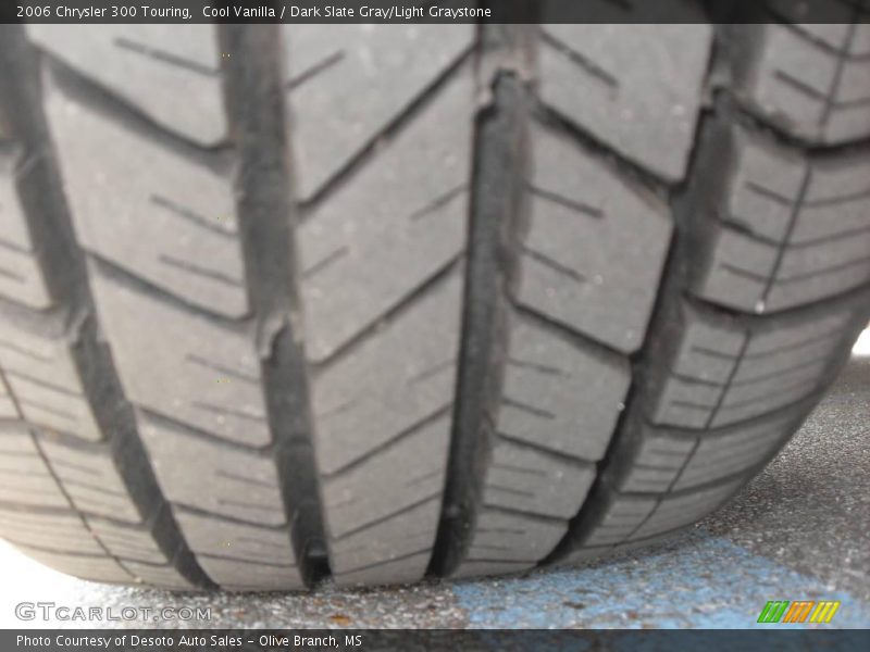 Cool Vanilla / Dark Slate Gray/Light Graystone 2006 Chrysler 300 Touring