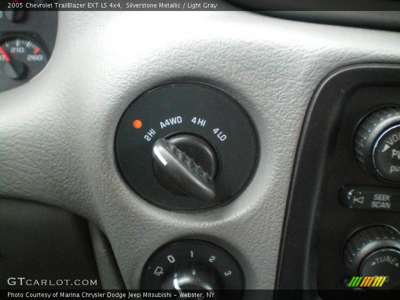 Silverstone Metallic / Light Gray 2005 Chevrolet TrailBlazer EXT LS 4x4