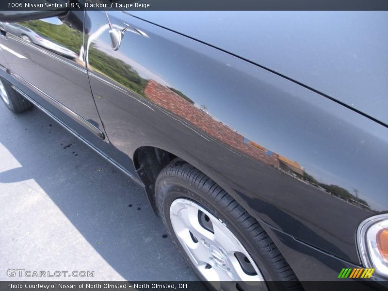 Blackout / Taupe Beige 2006 Nissan Sentra 1.8 S
