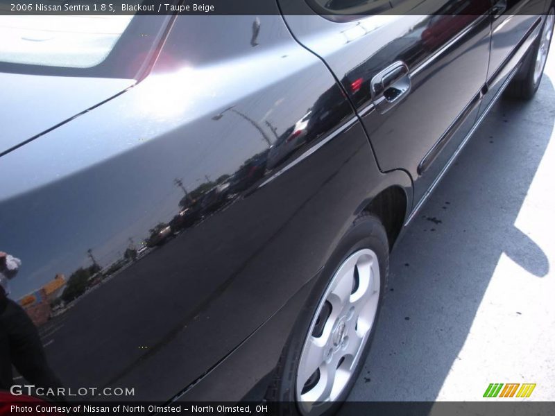 Blackout / Taupe Beige 2006 Nissan Sentra 1.8 S