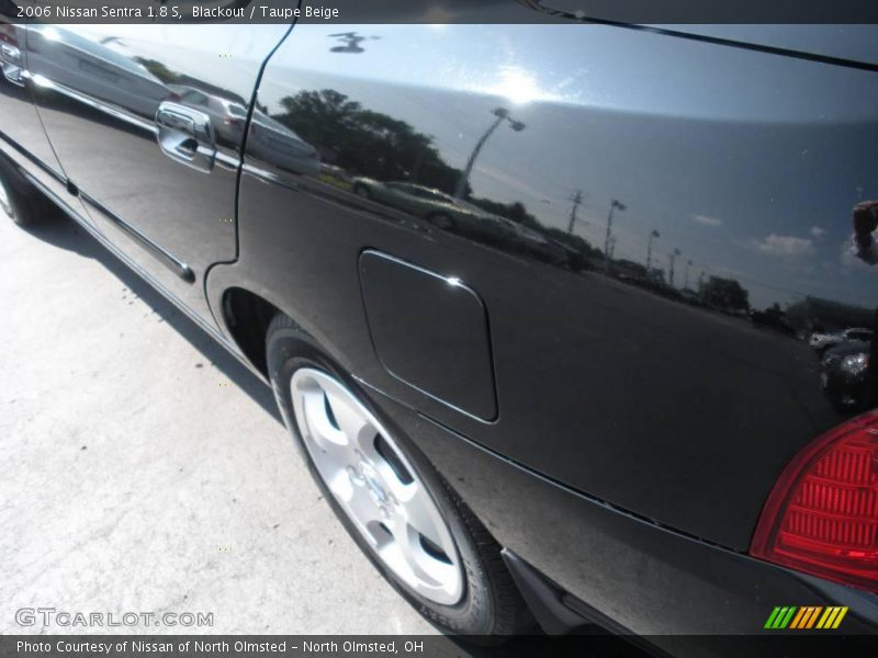 Blackout / Taupe Beige 2006 Nissan Sentra 1.8 S