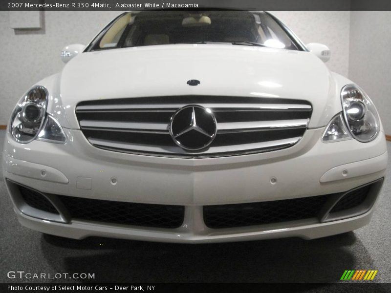 Alabaster White / Macadamia 2007 Mercedes-Benz R 350 4Matic
