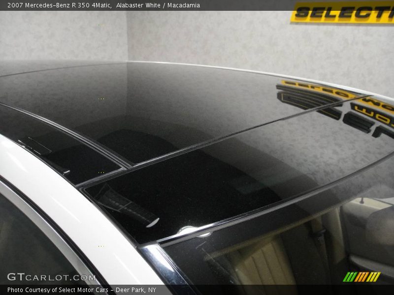Alabaster White / Macadamia 2007 Mercedes-Benz R 350 4Matic