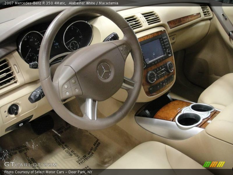 Alabaster White / Macadamia 2007 Mercedes-Benz R 350 4Matic