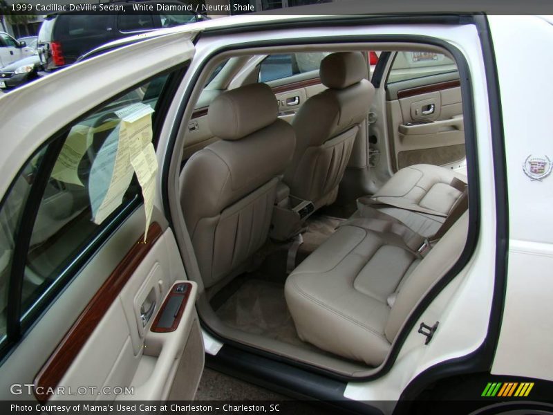 White Diamond / Neutral Shale 1999 Cadillac DeVille Sedan
